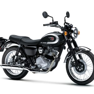 Xe mô tô Kawasaki W230 màu đen phong cách cổ điển với các chi tiết mạ crôm